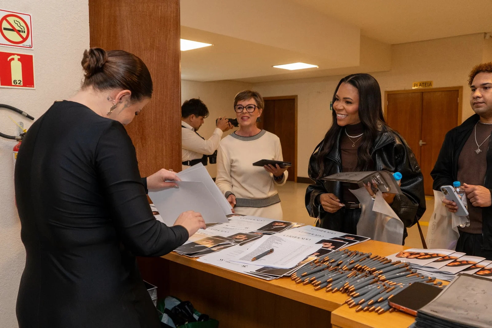 Participantes no credenciamento do evento